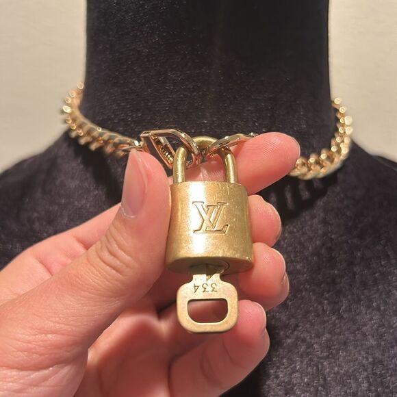 Louis Vuitton #334 Lock and Key Gold Brass with new unbranded chain - Picture 3 of 5